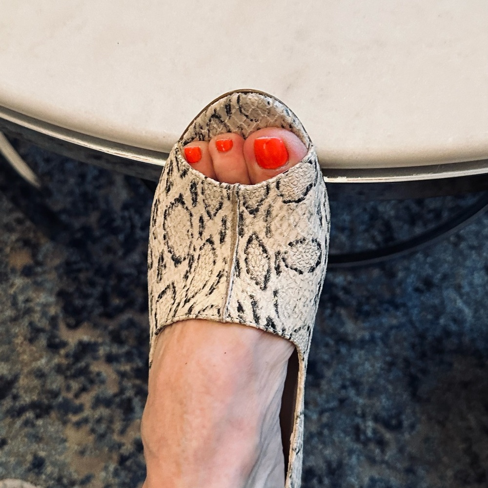 Tahari Peeptoe Snakeskin shoes - Picture 12 of 12